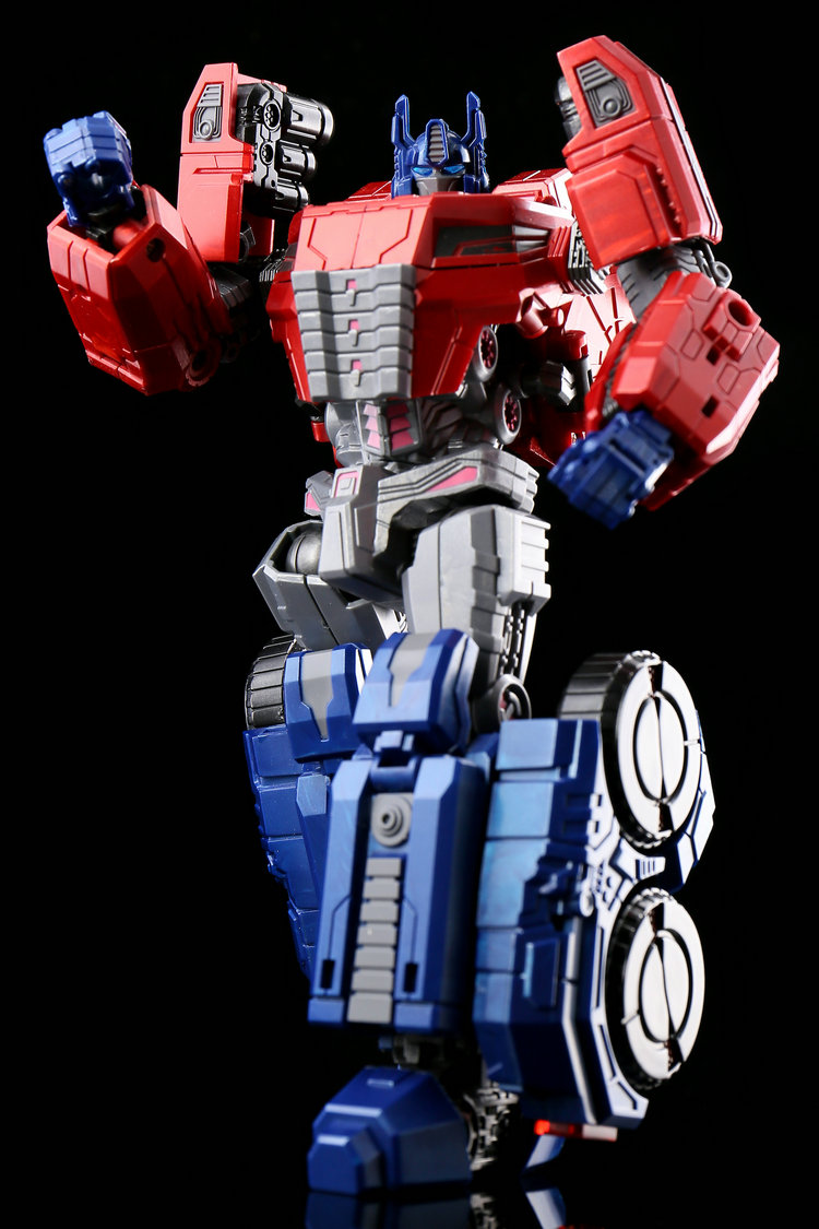 Planet X PX-10 Jupiter Optimus Prime in vehicle mode truck form Planet X PX-10 Jupiter Optimus Prime in vehicle mode truck form