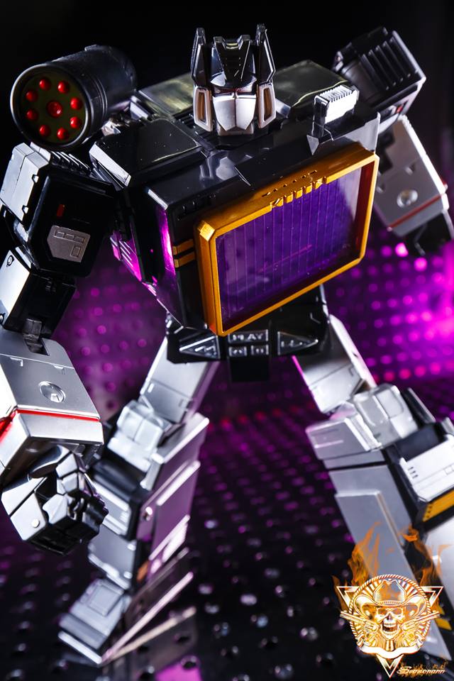 Soundblaster robot with column antenna and purple glowing display screen Soundblaster robot with column antenna and purple glowing display screen