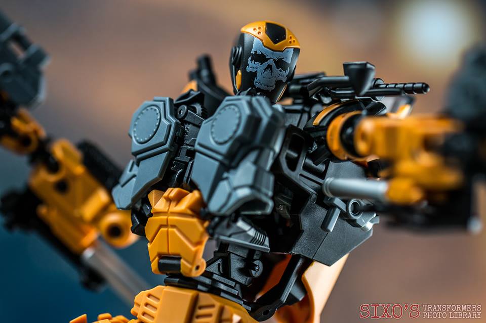 Mayhem Mekanics Unrustables orange yellow robots with weapons Mayhem Mekanics Unrustables orange yellow robots with weapons