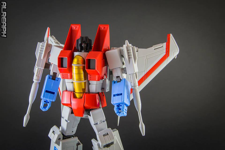 Maketoys MTRM-11 Howling Meteor red robot full-body front stance Maketoys MTRM-11 Howling Meteor red robot full-body front stance