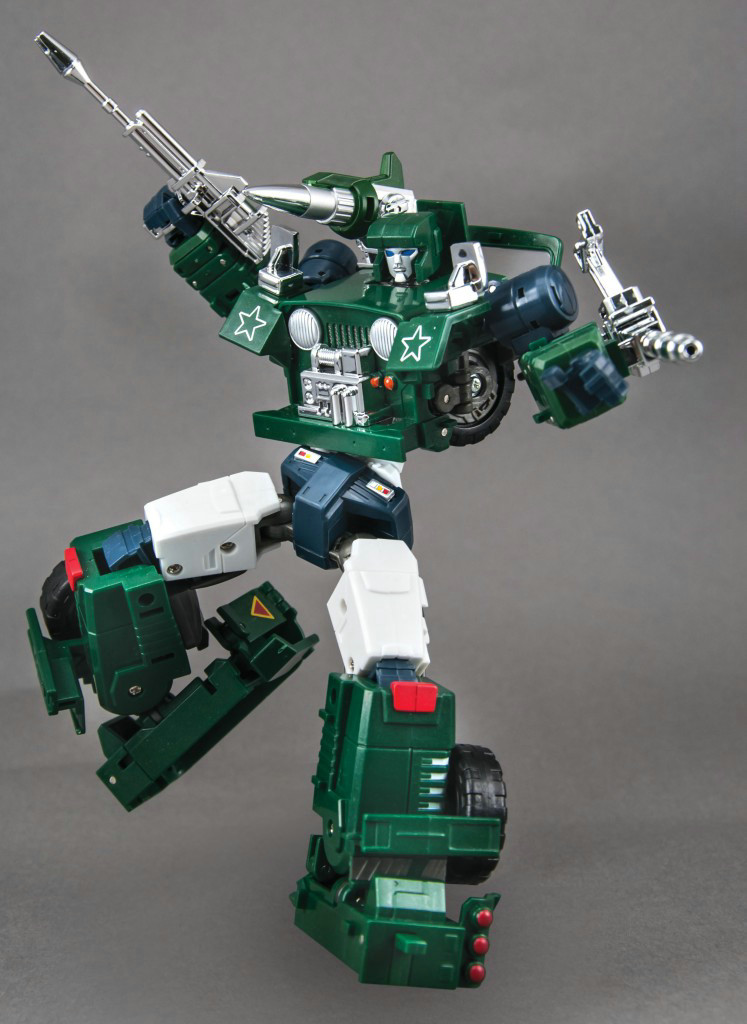MakeToys MT RM-02Y GunDog Hound green robot with multiple rifle weapon attachments MakeToys MT RM-02Y GunDog Hound green robot with multiple rifle weapon attachments