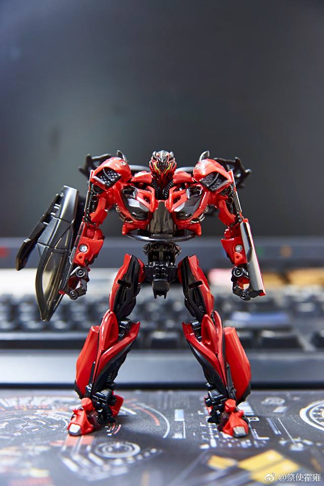 SS02 Stinger showing transformation and articulation details SS02 Stinger showing transformation and articulation details