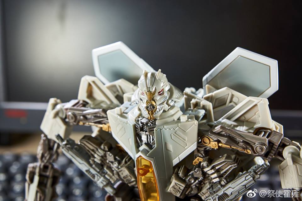 Starscream jet fighter transforming robot warrior figure Starscream jet fighter transforming robot warrior figure