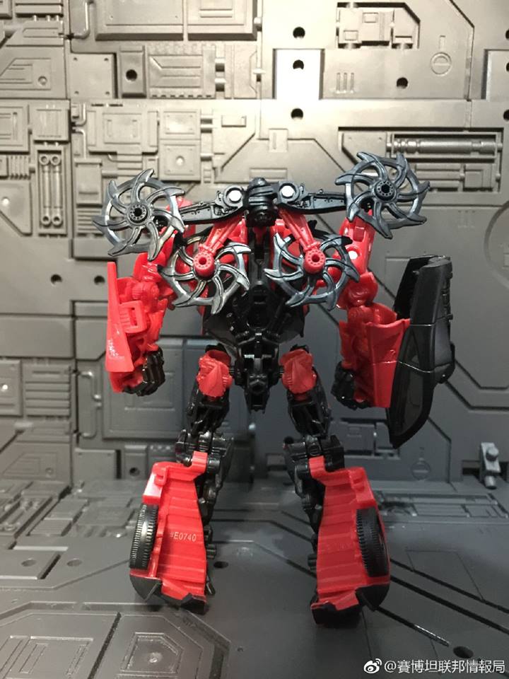 Stinger robot in robot mode with metallic finish Stinger robot in robot mode with metallic finish