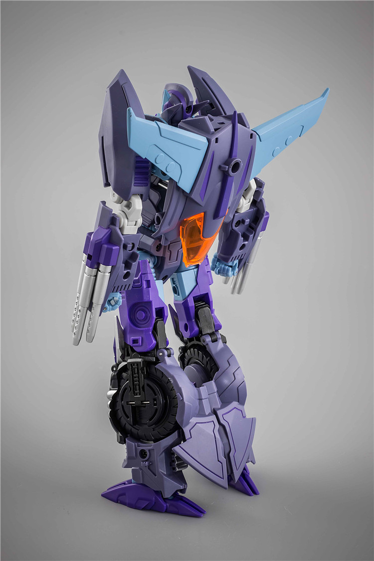 Mastermind Creations R-27L Calidus Luminus robot detail Mastermind Creations R-27L Calidus Luminus robot detail