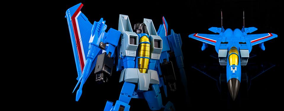 Maketoys MT MTRM-13 Thundercrack robot front stance detailed armor Maketoys MT MTRM-13 Thundercrack robot front stance detailed armor
