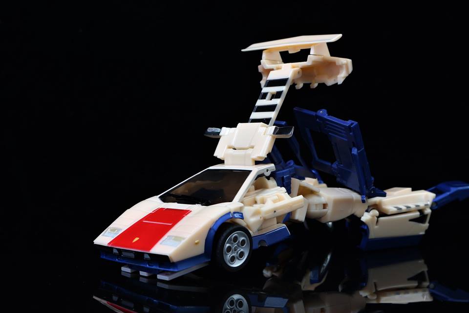 Xtransbots MM-XIII Crackup robot with red stripe white chassis blue accents Xtransbots MM-XIII Crackup robot with red stripe white chassis blue accents