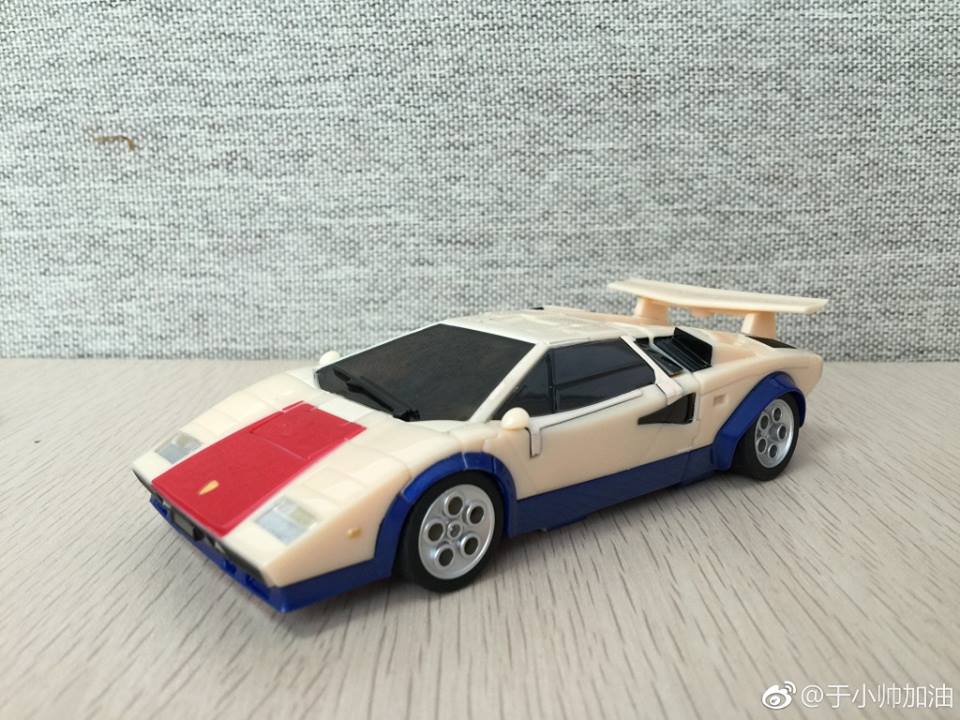 Xtransbots MM-XIII Crackup full breakdown mode mechanical details wheel visible Xtransbots MM-XIII Crackup full breakdown mode mechanical details wheel visible