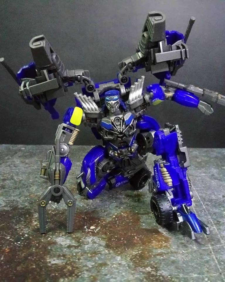 Blue and black GOD-06 Topspin Wrecker in dynamic robot transformation mode Blue and black GOD-06 Topspin Wrecker in dynamic robot transformation mode
