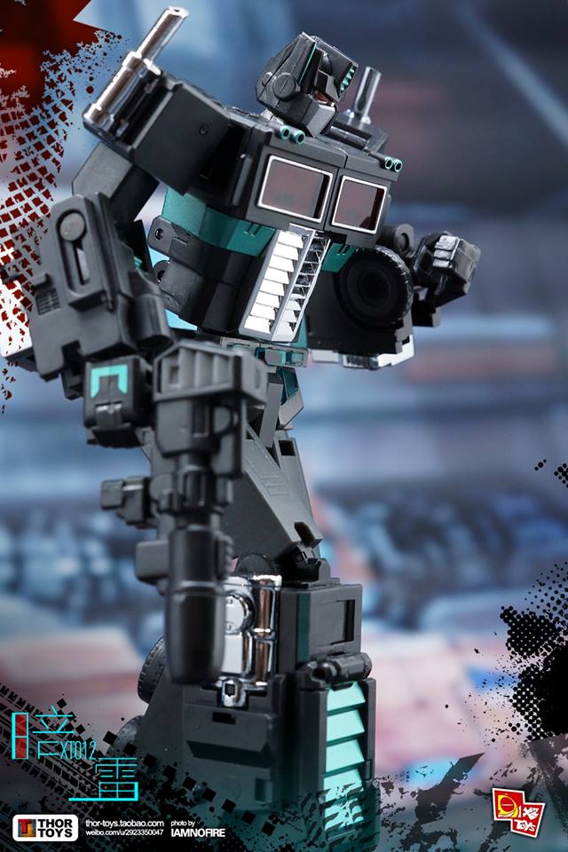 X2Toys XT012 Dark Raiden Nemesis Prime black white robot X2Toys XT012 Dark Raiden Nemesis Prime black white robot