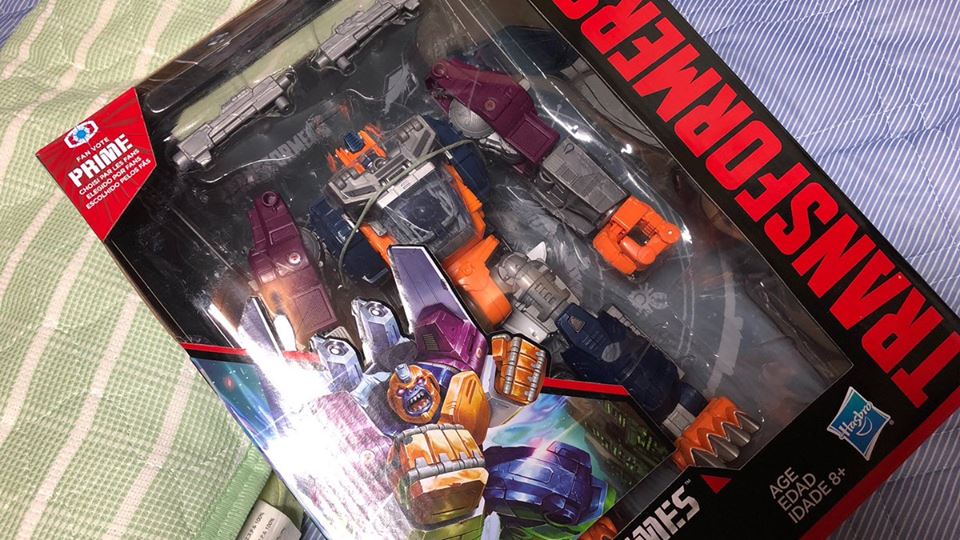 Poseidon combiner leader class with multiple figure components Poseidon combiner leader class with multiple figure components