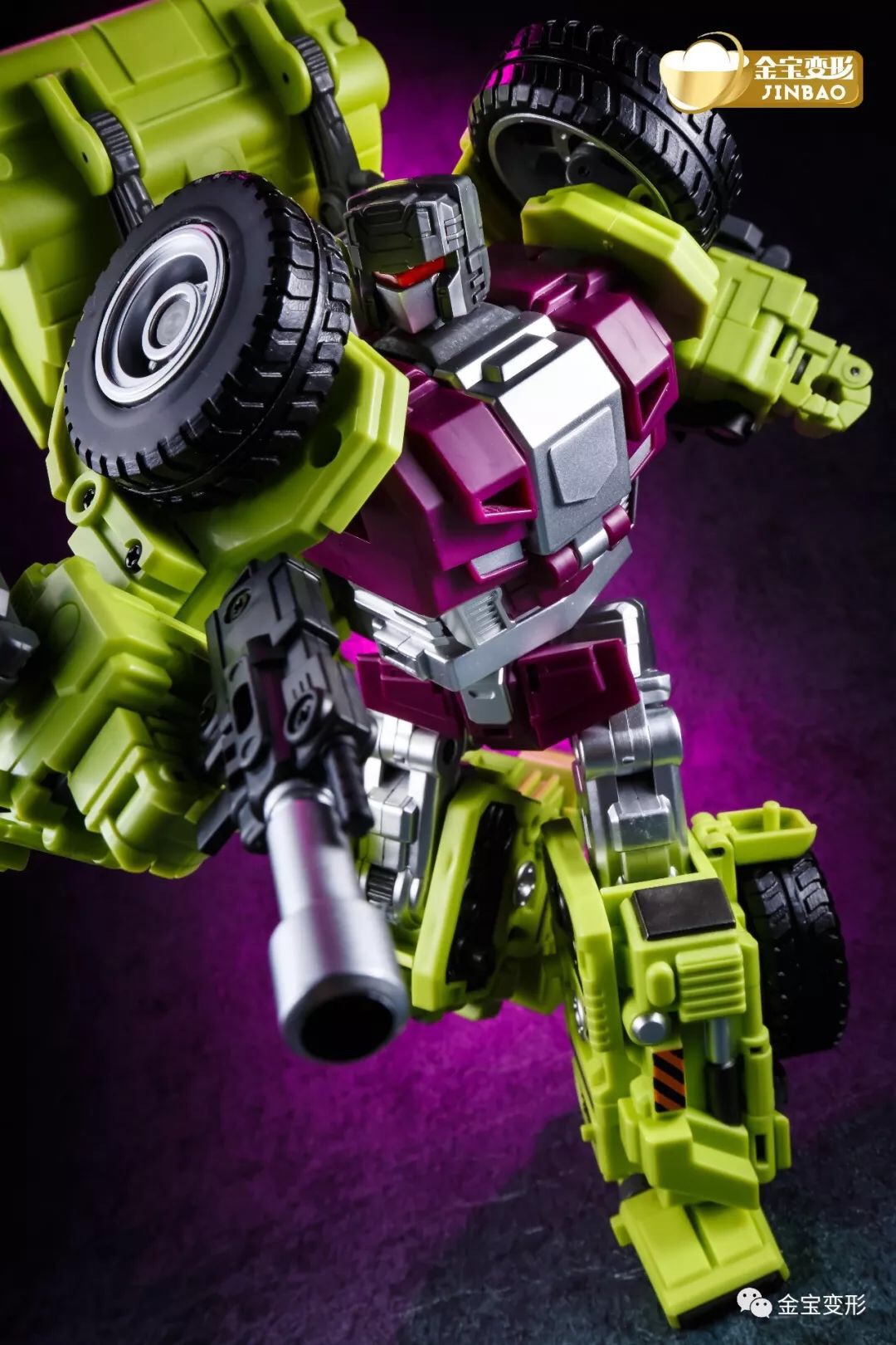 Detailed view of Scrapper's purple head and weapon systems Detailed view of Scrapper's purple head and weapon systems