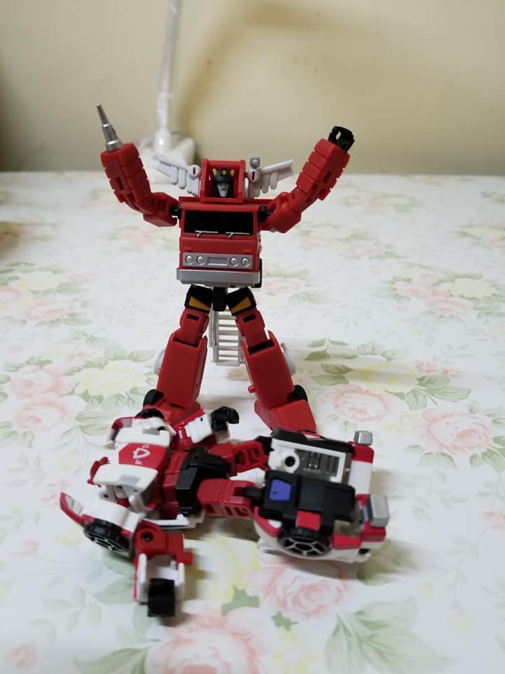 Magic Square MS-B02 Fire Extinguisher robot alt mode jet Magic Square MS-B02 Fire Extinguisher robot alt mode jet