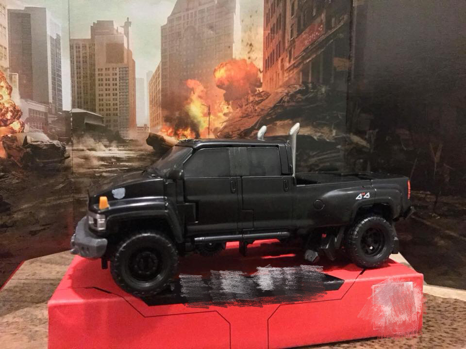 Ironhide vehicle transformation to robot mode showcase Ironhide vehicle transformation to robot mode showcase