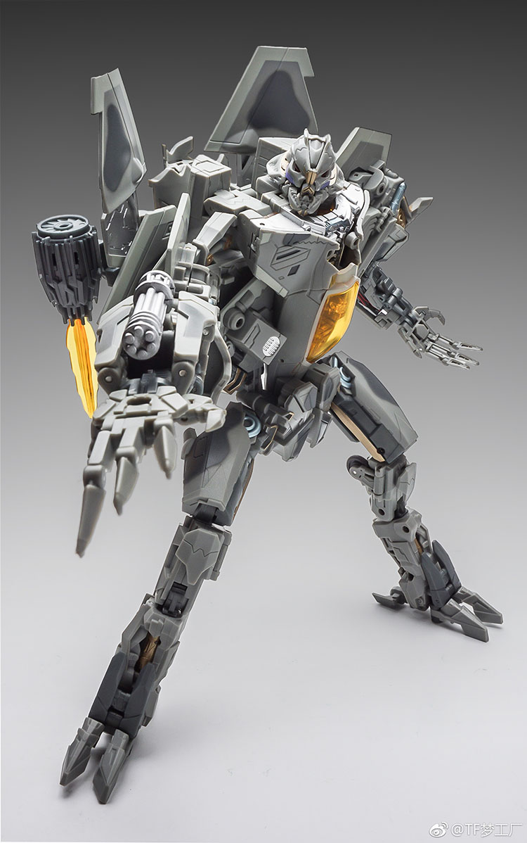Starscream oversized robot figure with accessories Starscream oversized robot figure with accessories