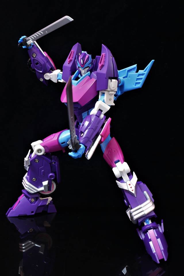 SXS R-04B Rodimus with sword weapon holding pose SXS R-04B Rodimus with sword weapon holding pose
