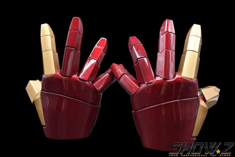 Superhero replica costume glove with articulated finger pieces Superhero replica costume glove with articulated finger pieces