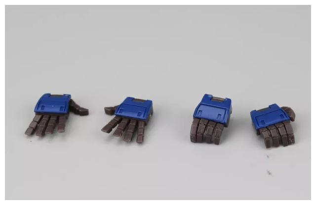 1/100 Blue Destiny robot showing fully assembled mobile suit 1/100 Blue Destiny robot showing fully assembled mobile suit
