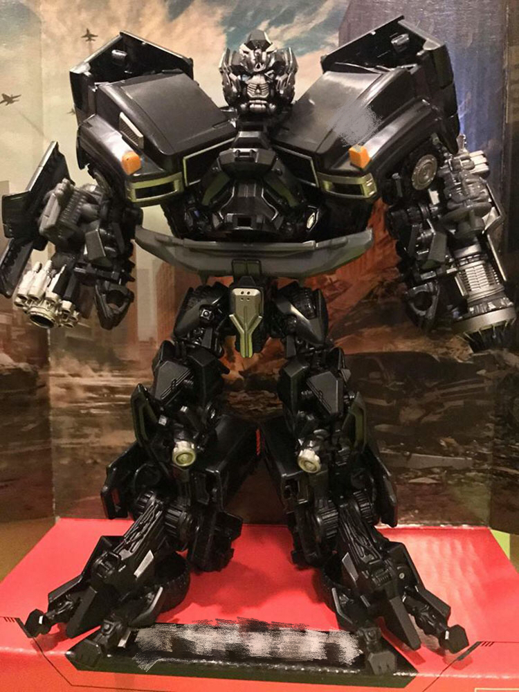 Ironhide Voyager class transformer robot frontal view Ironhide Voyager class transformer robot frontal view