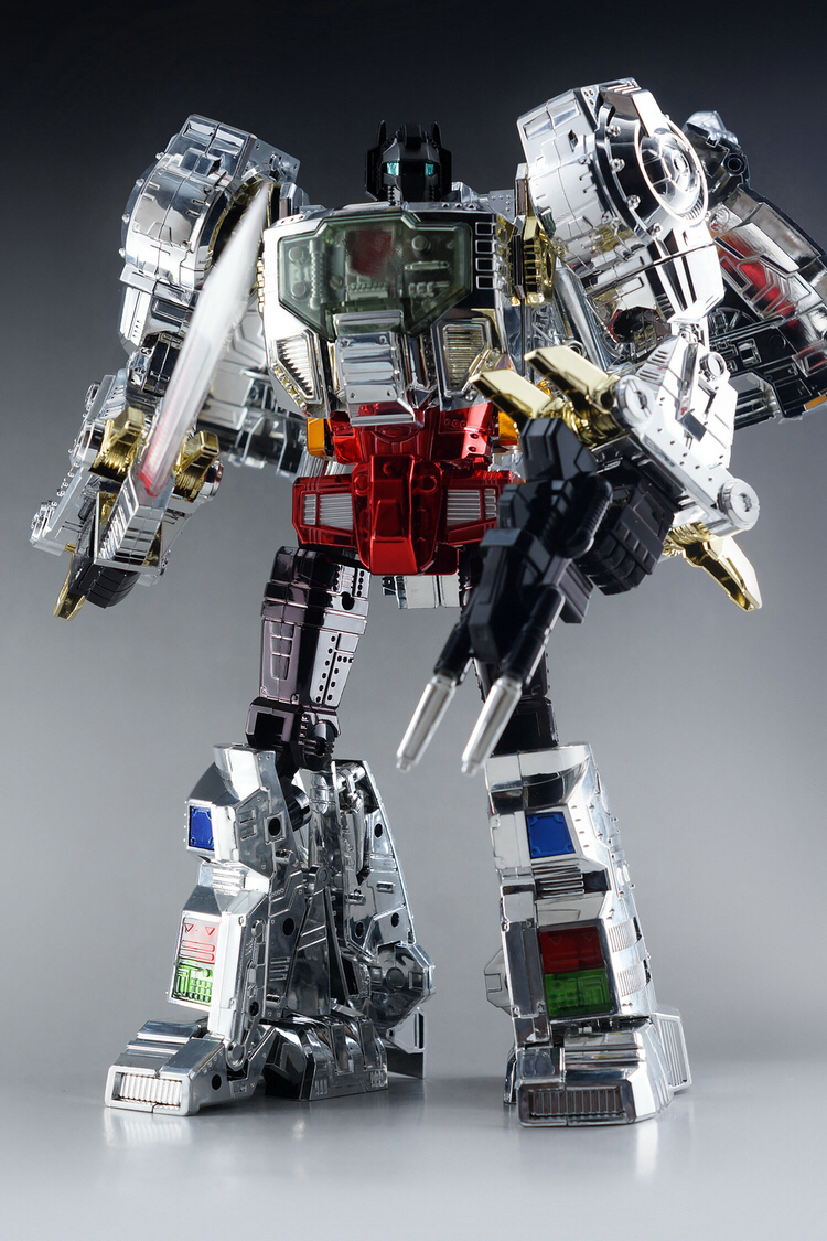 MP08S chrome Grimlock showing detailed metallic finish MP08S chrome Grimlock showing detailed metallic finish