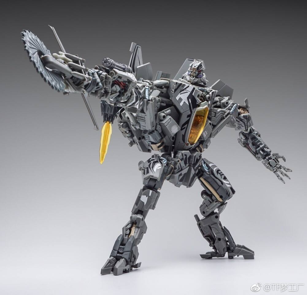 Starscream in robot form with wings spread and complex details Starscream in robot form with wings spread and complex details
