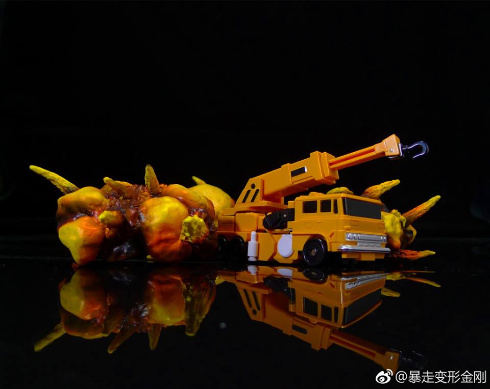 Orange robot with grappling attachments in beast mode Orange robot with grappling attachments in beast mode