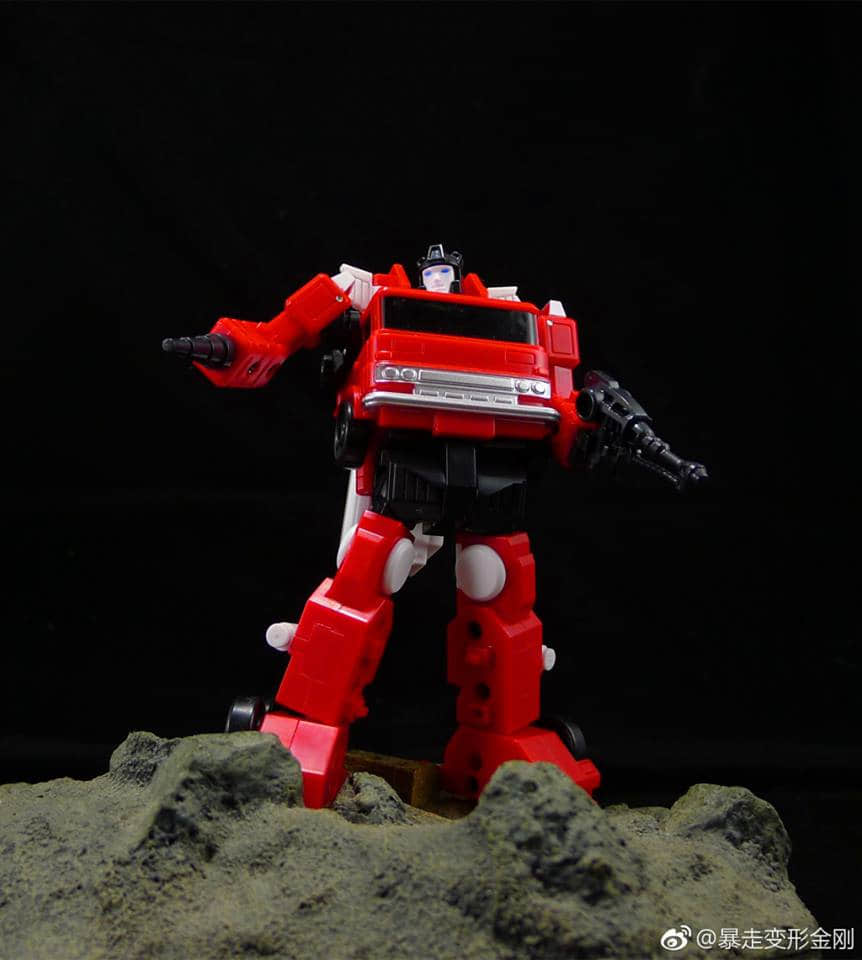 Papa Toys PPT-02 Fire Truck Inferno fire truck robot transformation mode side Papa Toys PPT-02 Fire Truck Inferno fire truck robot transformation mode side