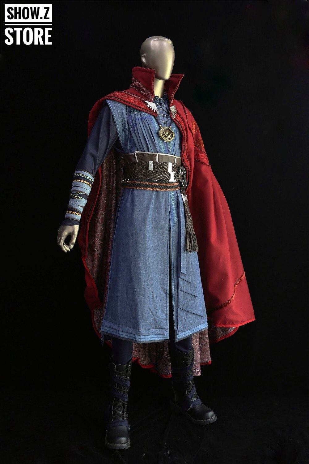 Detailed 1/1 scale costume statue with accessories Detailed 1/1 scale costume statue with accessories