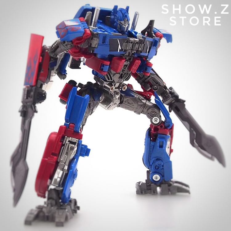 Red blue robot rear view leg armor treads underside view Red blue robot rear view leg armor treads underside view