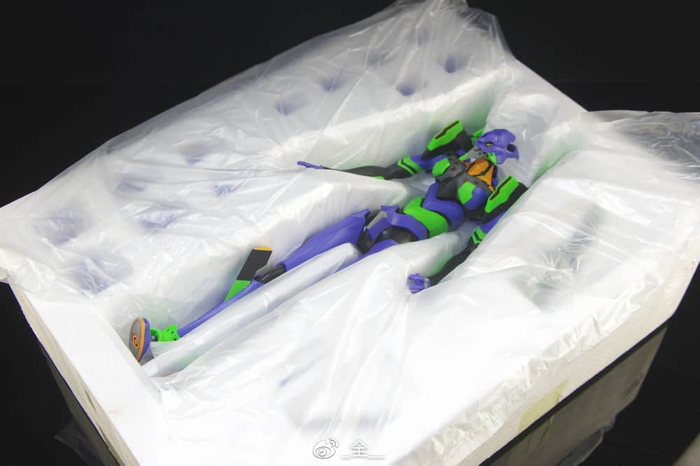 LegendaryToys MTCD-01 God Ginrai robot with multiple beam weapons extended LegendaryToys MTCD-01 God Ginrai robot with multiple beam weapons extended