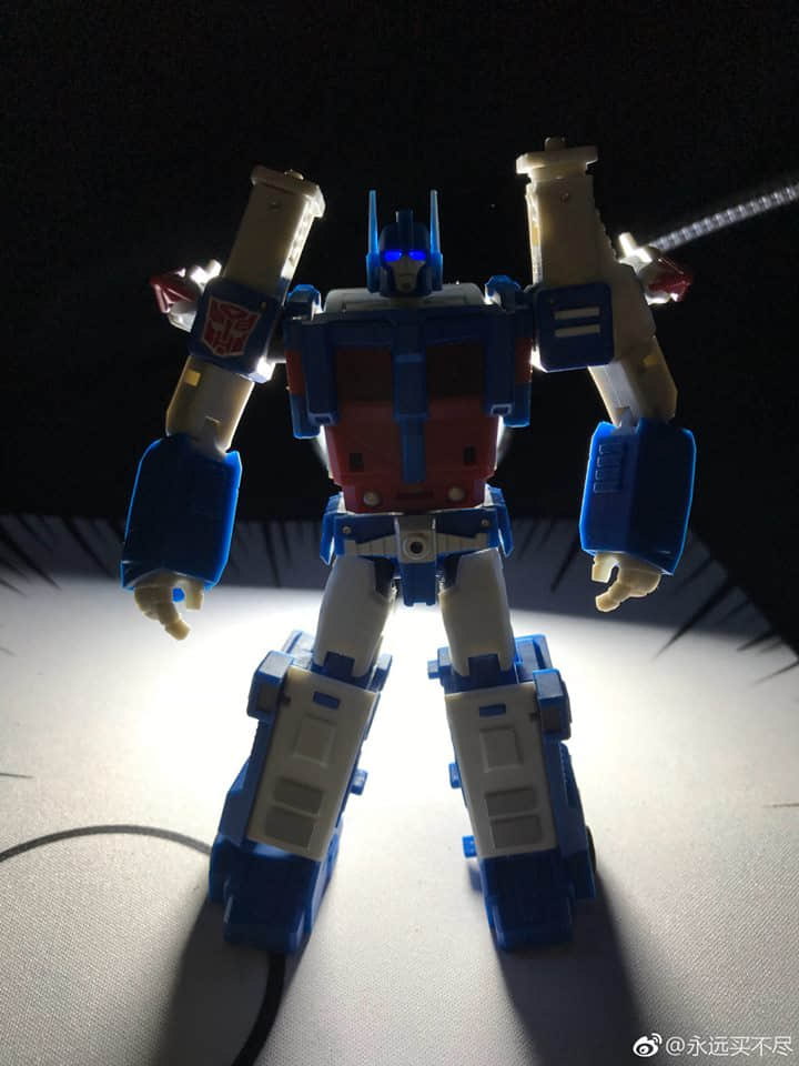 Ultra Magnus transformer with white and red colors Ultra Magnus transformer with white and red colors