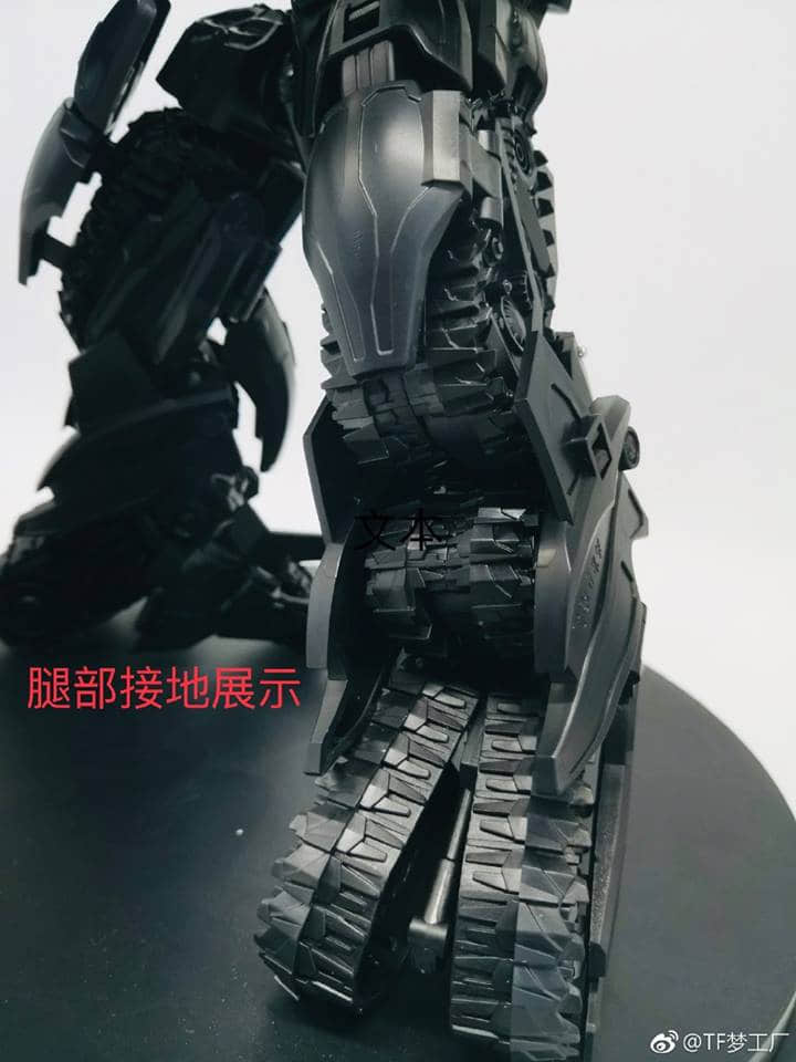 TF Dream Factory ROTF Megatron showing highly articulated dual hand articulation TF Dream Factory ROTF Megatron showing highly articulated dual hand articulation