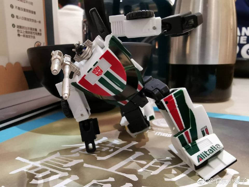 Robot torso showing Alitalia racing livery details Robot torso showing Alitalia racing livery details