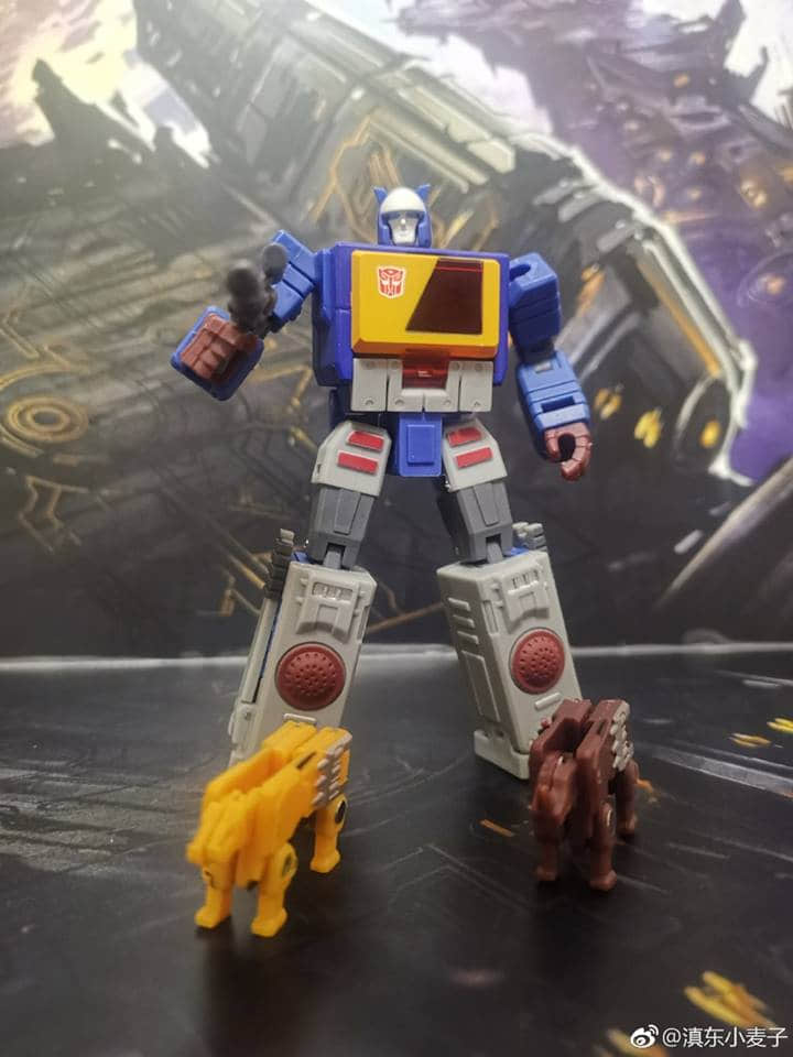 Magic Square Blaster blue yellow red robot figure Magic Square Blaster blue yellow red robot figure
