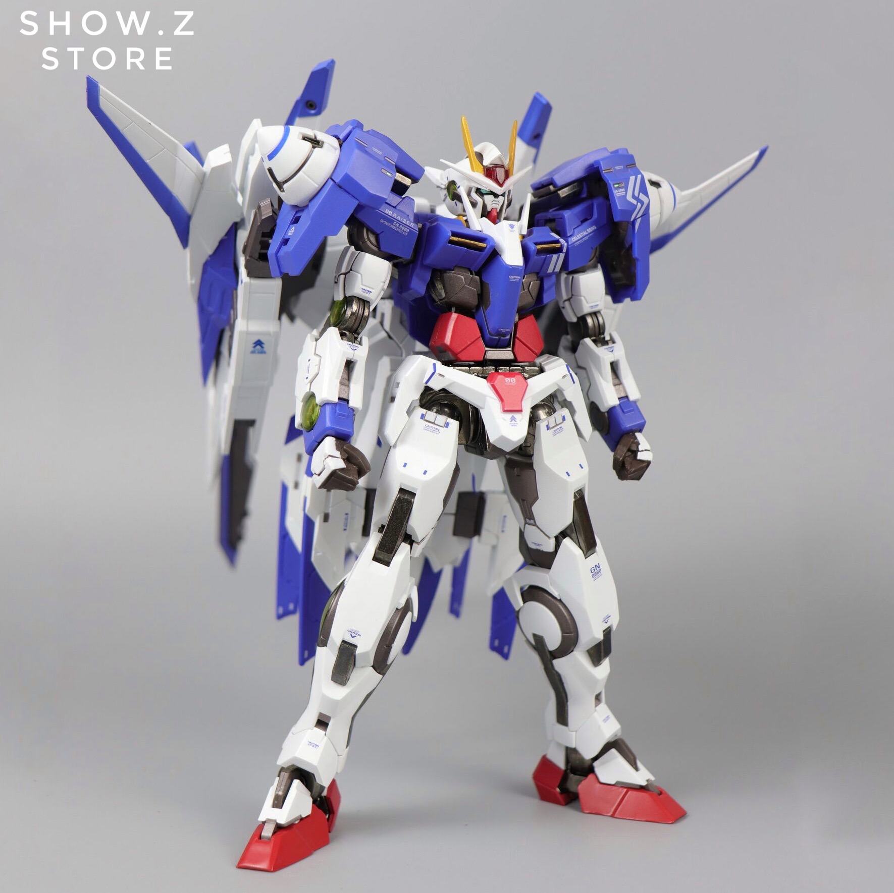 White and blue MG 00 XN Raiser with twin beam rifles displayed White and blue MG 00 XN Raiser with twin beam rifles displayed