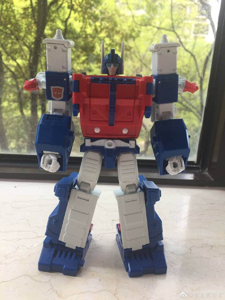 Robot in vehicle to robot transformation mode display Robot in vehicle to robot transformation mode display
