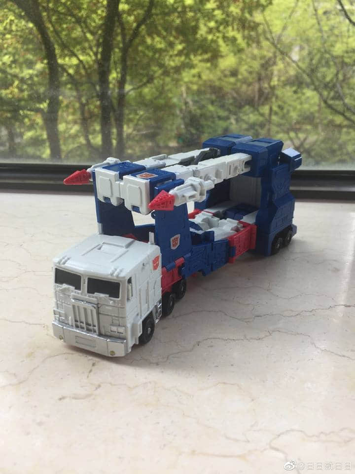 Ultra Magnus transformer with full accessory weapon set Ultra Magnus transformer with full accessory weapon set