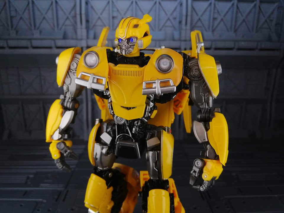 Black Mamba yellow and black oversized armor wasp bumblebee robot Black Mamba yellow and black oversized armor wasp bumblebee robot