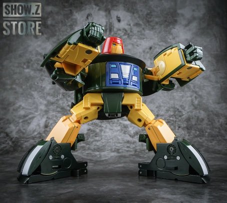 Yellow and green robot with black mechanical details Yellow and green robot with black mechanical details