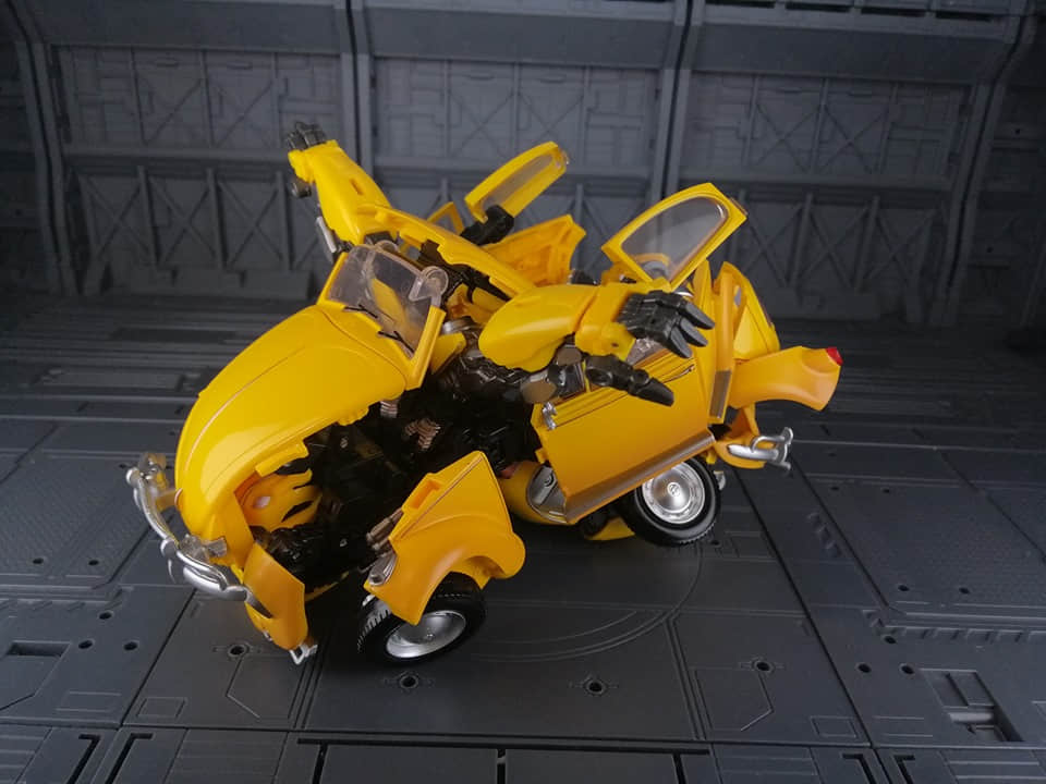 Yellow and black insect-mode transformation with extended body Yellow and black insect-mode transformation with extended body