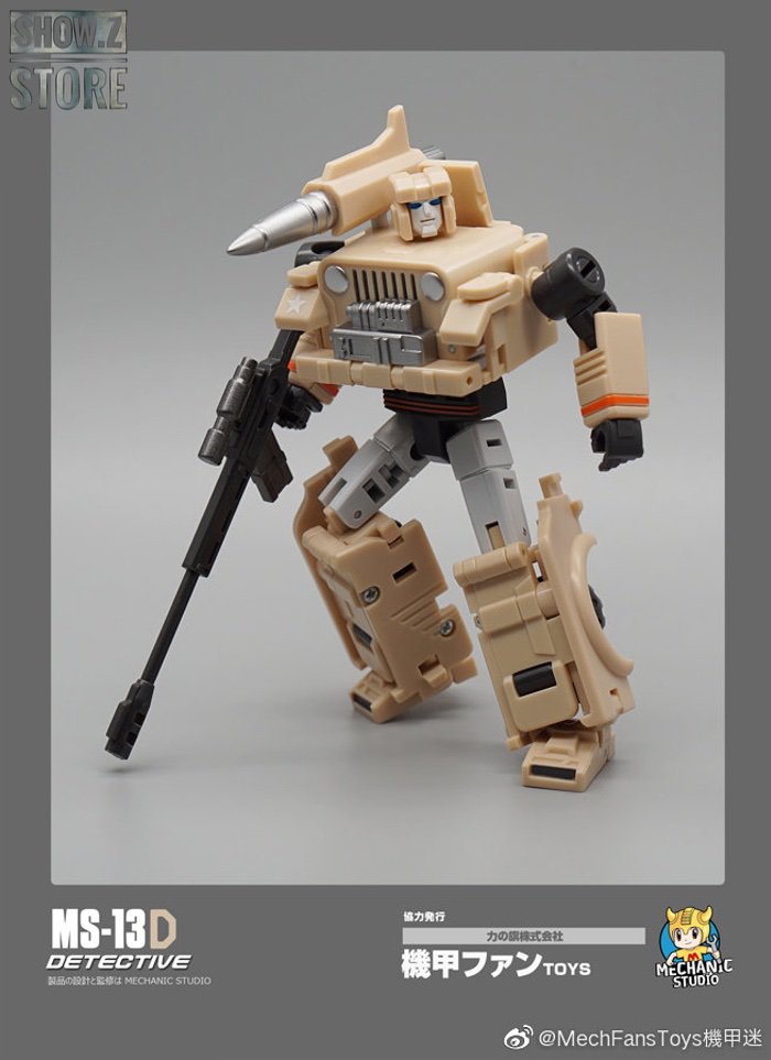 Two robot variants shown in different combat poses Two robot variants shown in different combat poses
