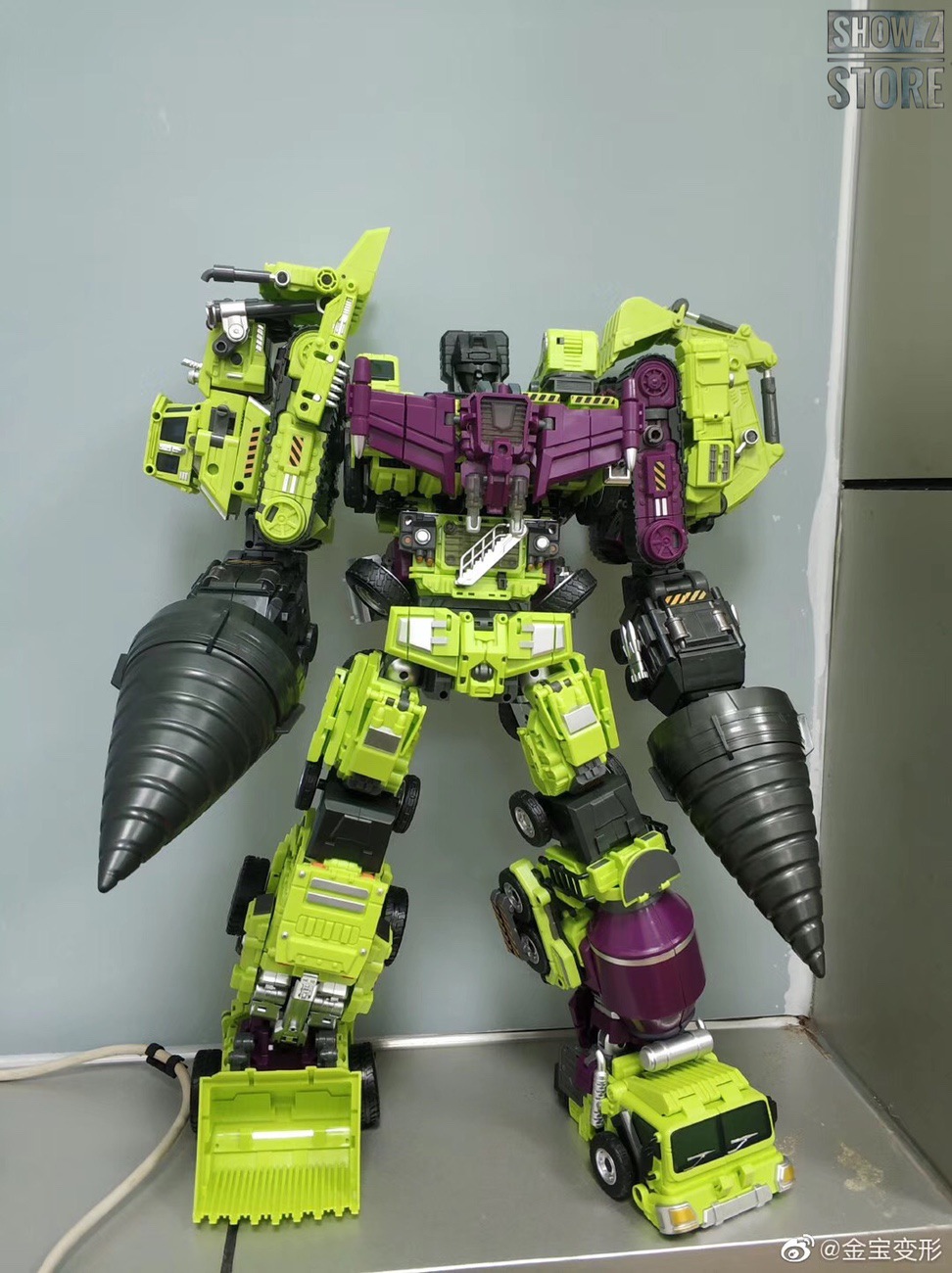 JinBao Gravity Builder upgrade kit showing size comparison with standard figures JinBao Gravity Builder upgrade kit showing size comparison with standard figures