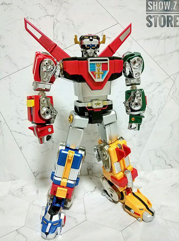 Fantasy Jewel Voltron Defender robot standing in full armor and weapon mode Fantasy Jewel Voltron Defender robot standing in full armor and weapon mode
