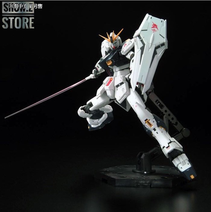 Articulated Gundam model kit demonstrating full pose range Articulated Gundam model kit demonstrating full pose range