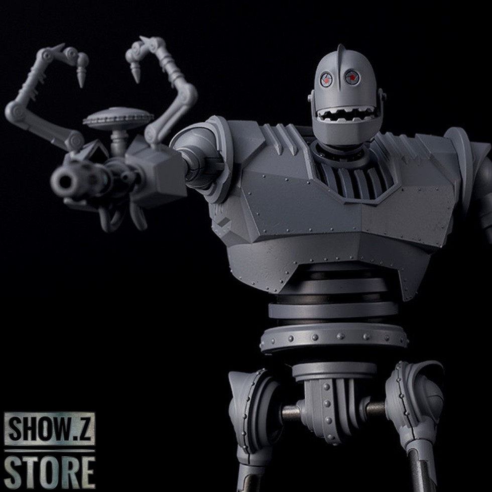 Riobot Iron Giant figure from front view Riobot Iron Giant figure from front view