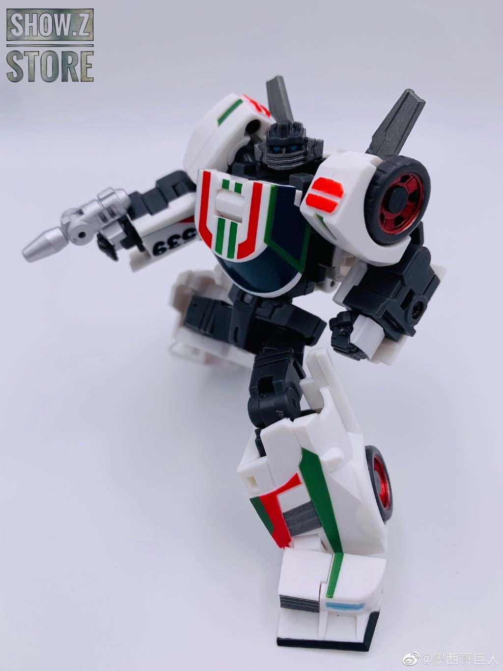 IronFactory IF EX-39 Wheeljack vehicle mode with robot head and white paint IronFactory IF EX-39 Wheeljack vehicle mode with robot head and white paint