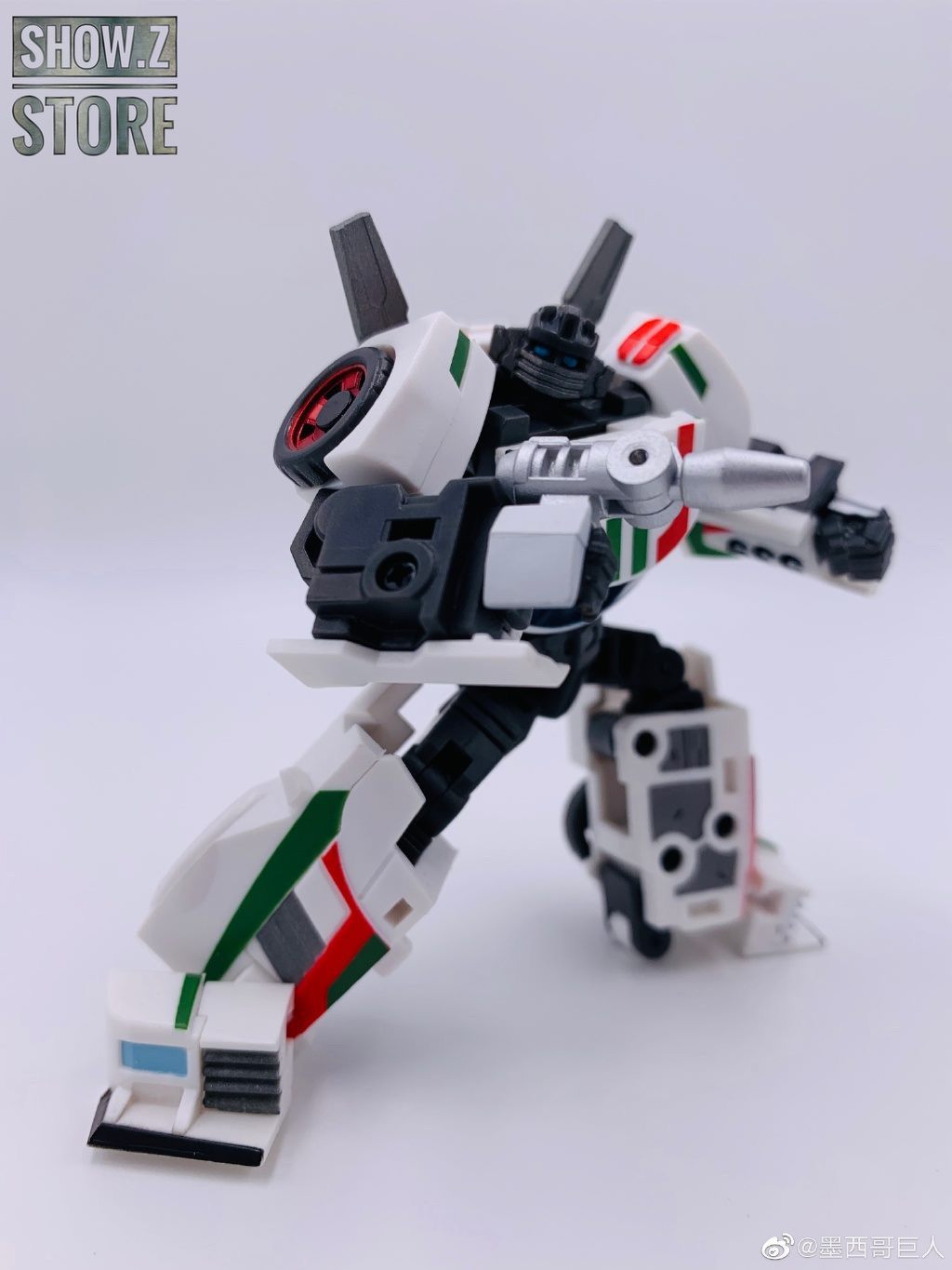 IronFactory IF EX-39 Hexwrench Wheeljack robot transformation sequence display IronFactory IF EX-39 Hexwrench Wheeljack robot transformation sequence display