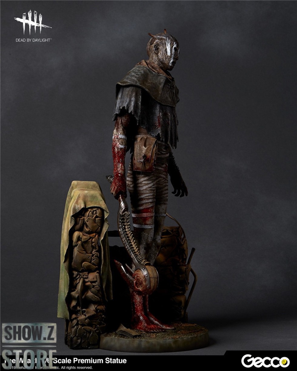Wraith statue three-quarter view with sculpted base Wraith statue three-quarter view with sculpted base