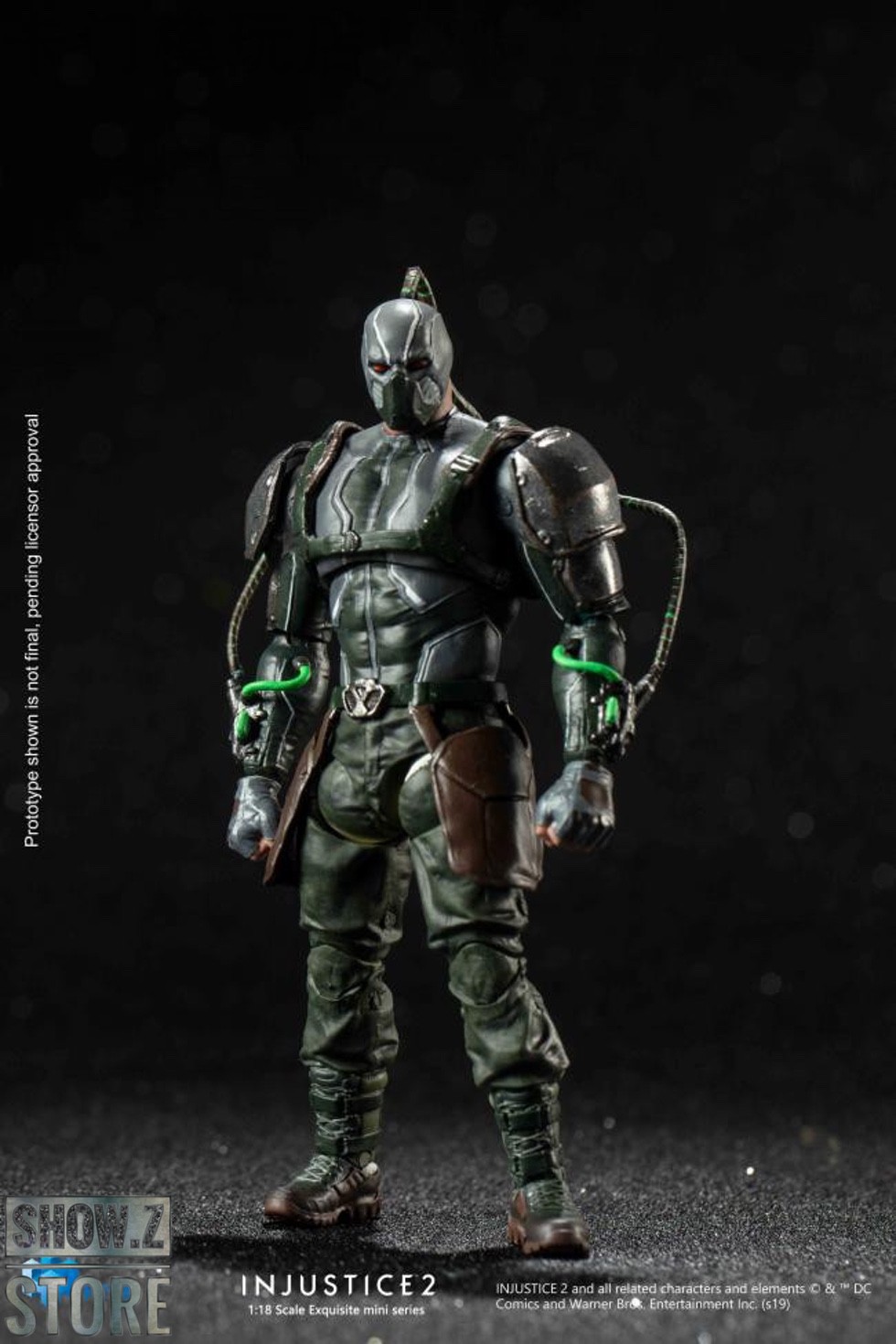 Bane figure with interchangeable hands and green accessory weapon Bane figure with interchangeable hands and green accessory weapon