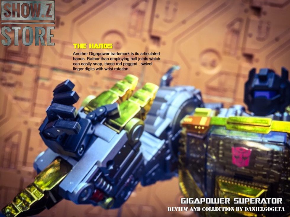 Robot displaying full mechanical construction and weaponry Robot displaying full mechanical construction and weaponry
